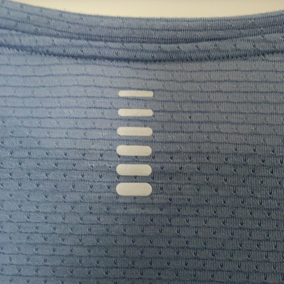 Under Armour Streaker Run Workout Short Sleeve Top in Blue/Reflective - Womens M - Picture 3 of 4